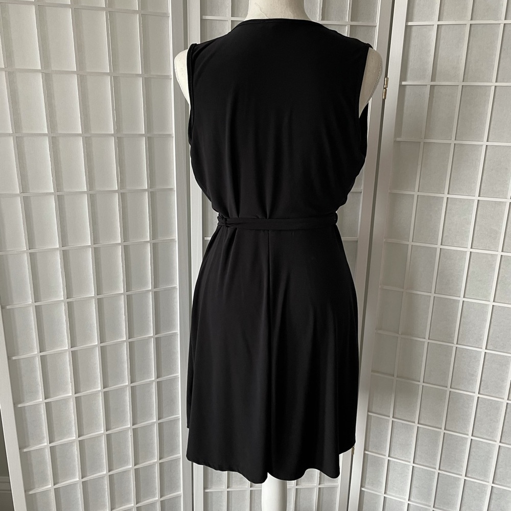 Elegant yet Simple Black Cocktail Dress - Picture 4 of 8